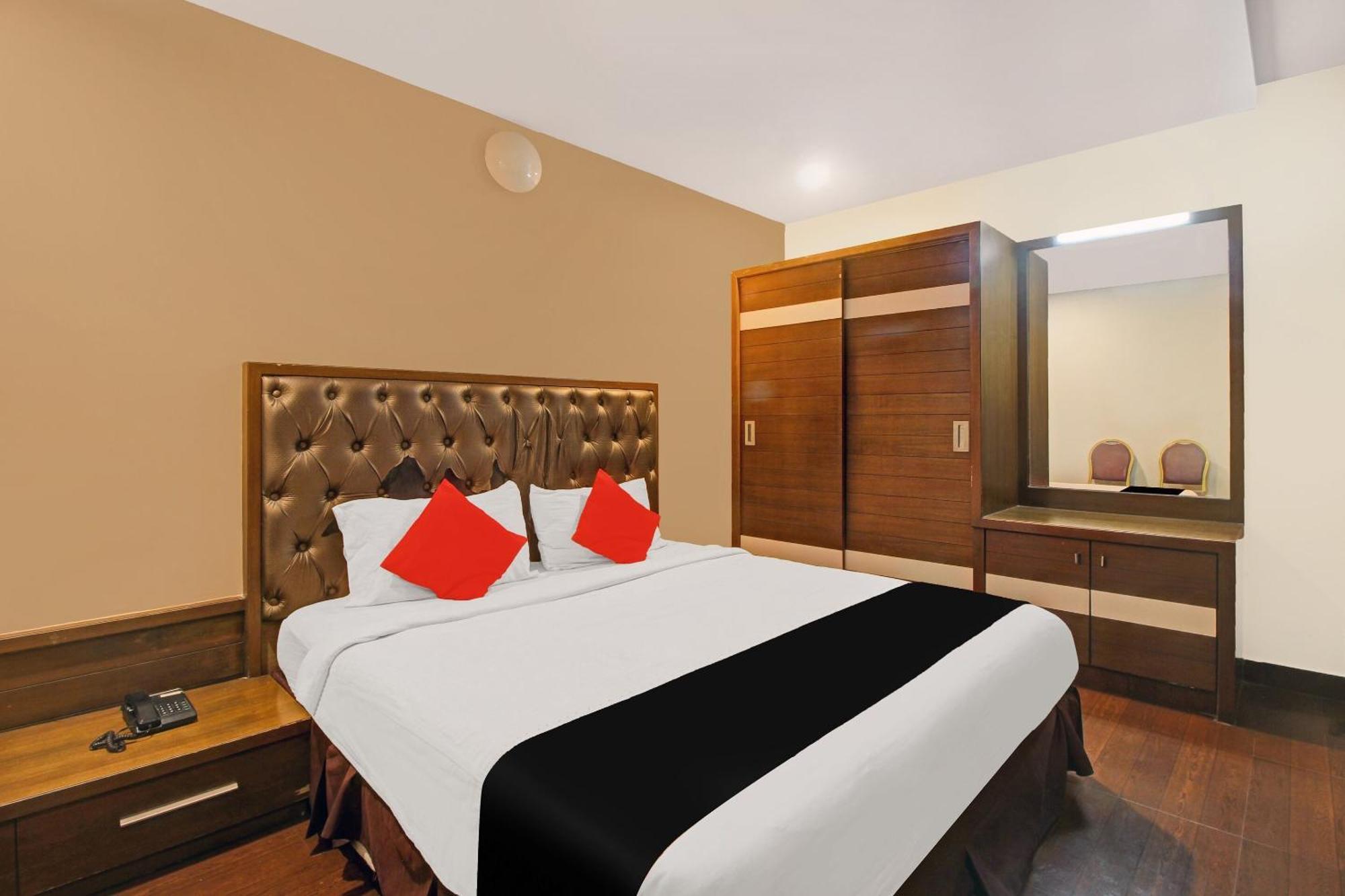 Collection O 82357 Hotel Surabhi Pride Trimulgherry Exterior photo