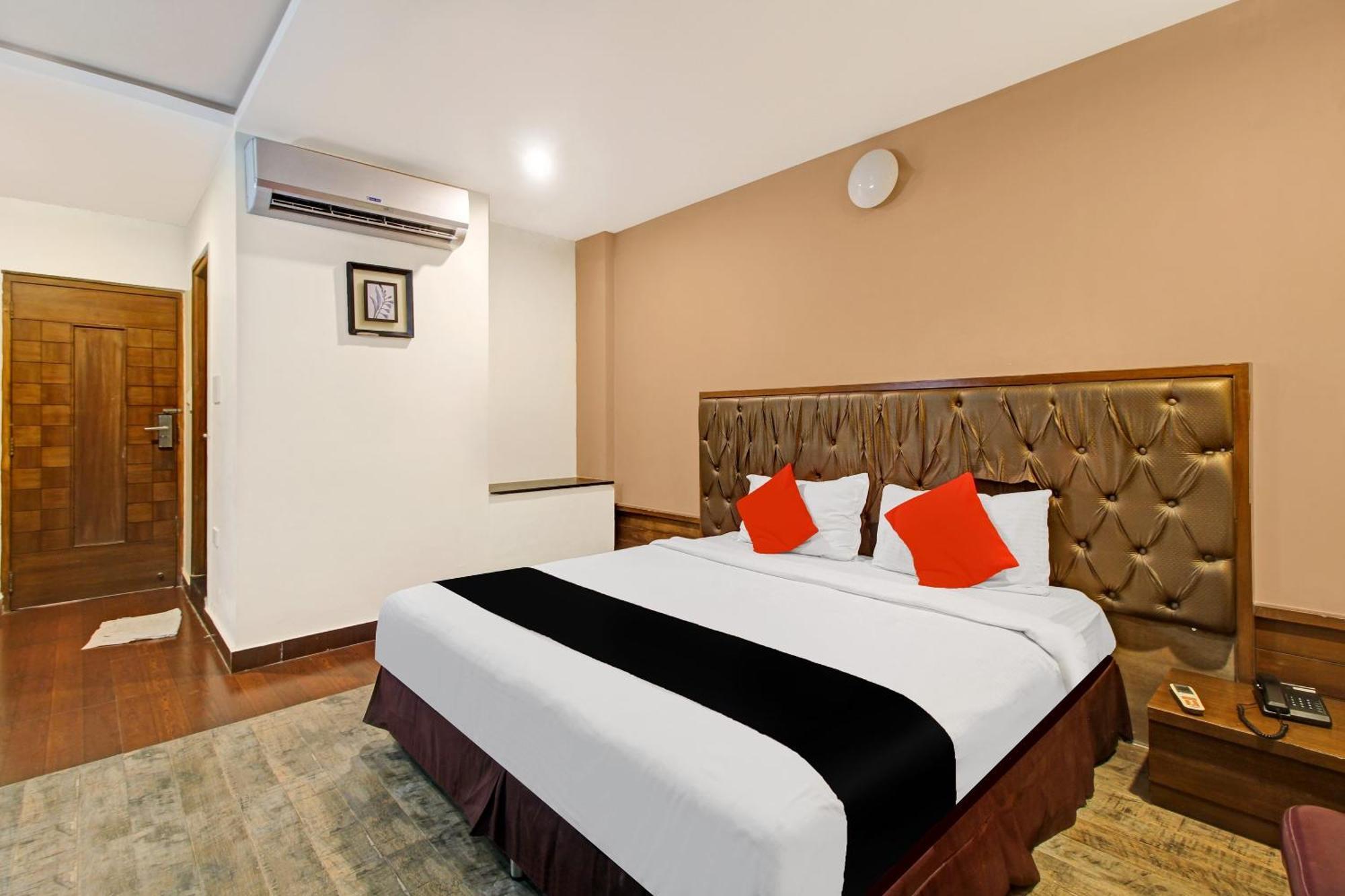 Collection O 82357 Hotel Surabhi Pride Trimulgherry Exterior photo