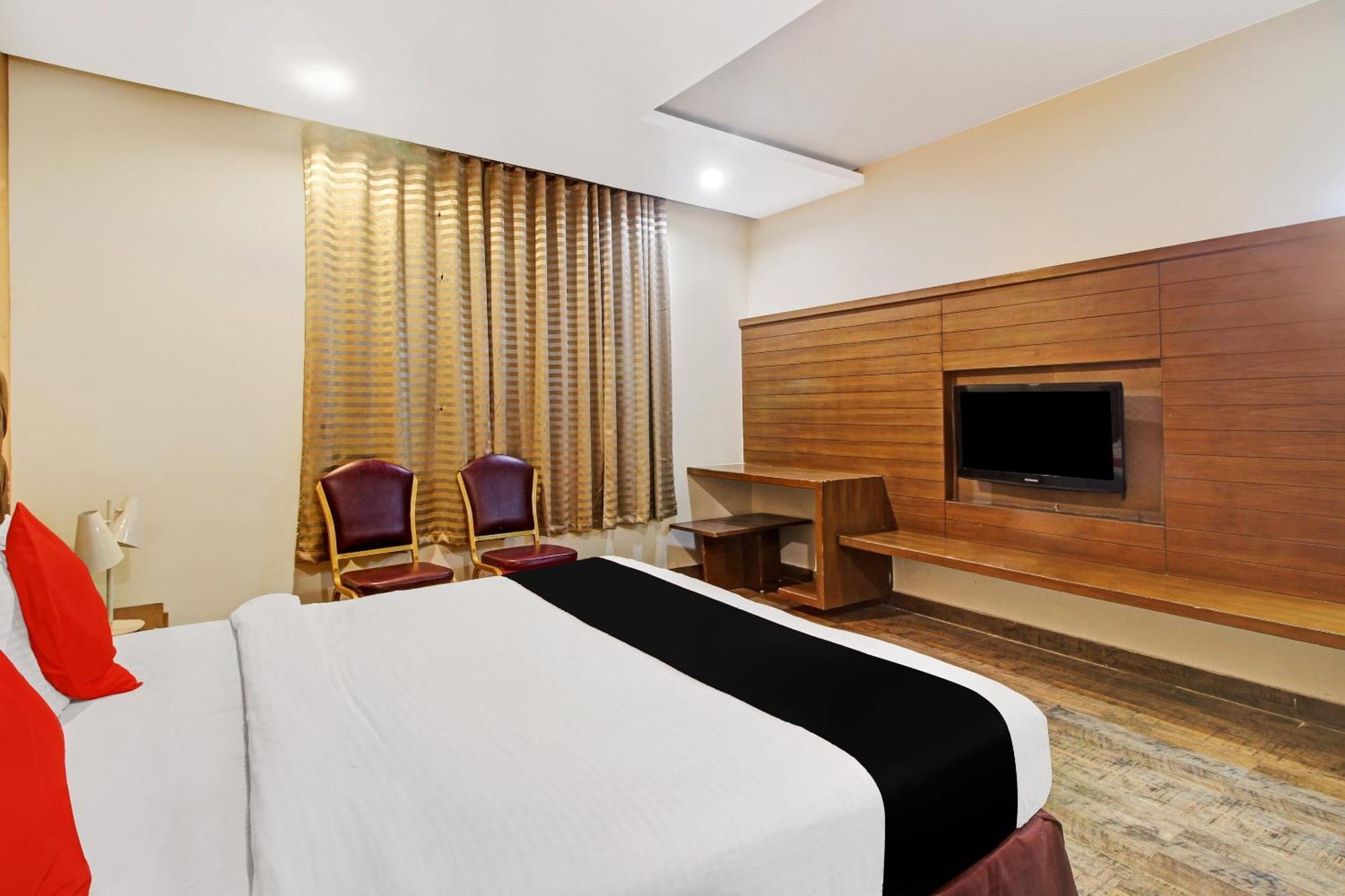 Collection O 82357 Hotel Surabhi Pride Trimulgherry Exterior photo